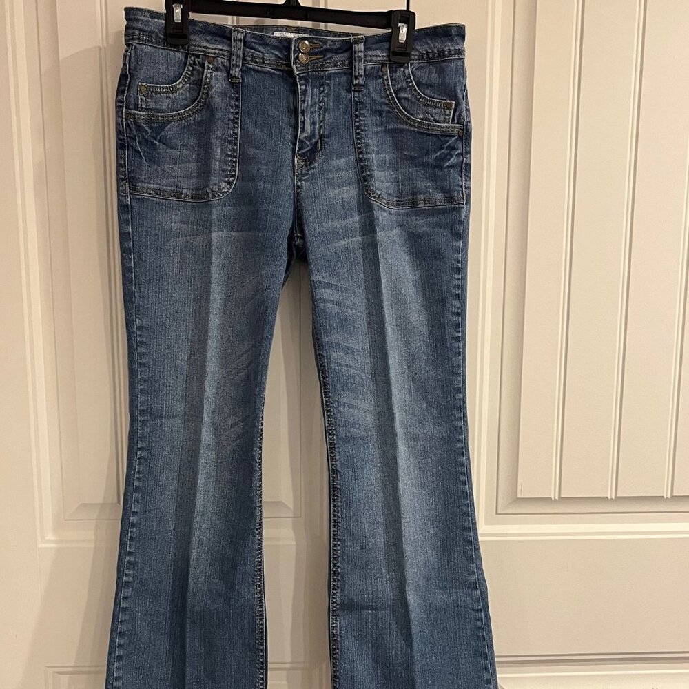 Women’s Size 12P Bootcut Jeans Fashion Bug Flattering Fit & Stretch